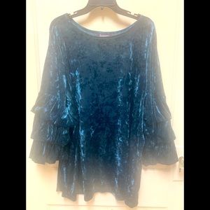 Green/Teal Crushed Velvet Triple Bishop-sleeved top Roaman’s size 26/28